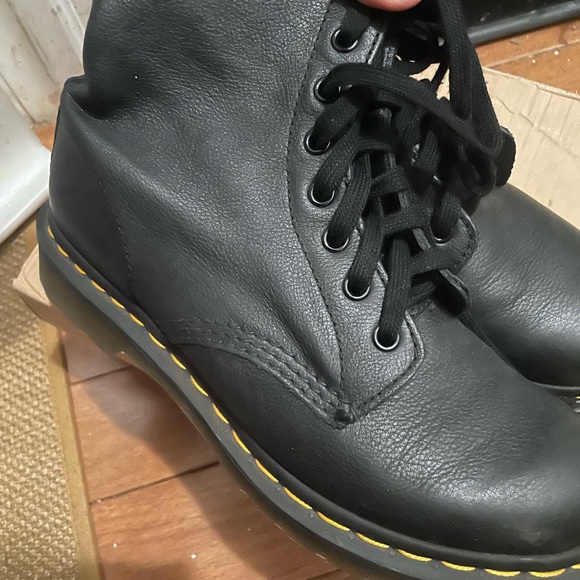 Practically New - Picture 3 of 5